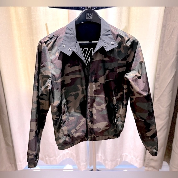 Like NEW!!! Vans Sport Check Women's Reversible Black/Camo Jacket - Size M - Picture 11 of 16